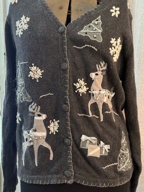 Victoria Jones Reindeer Christmas Cardigan M Embellished Gray